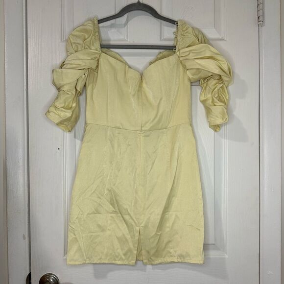 ASOS DESIGN off shoulder twist with button detail Yellow Mini Dress Size 6 - Picture 3 of 5